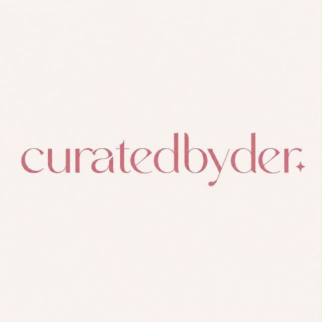 CuratedByDer logo
